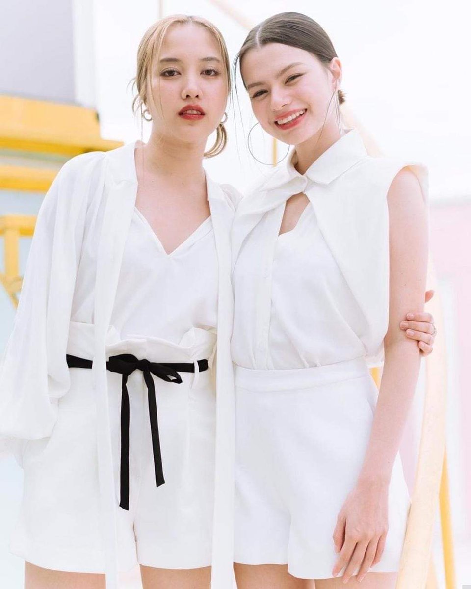 ItsmeTwinkle143's tweet photo. 🫶Beautiful in White🫶
Chamcham MonMon Suay Maak ! 😍🌈
p'Freen ft  p'becbec mí amôre 💝
#FreenSarocha #FreenBeck #FreenBecky  #Khunsam #nongbeck https://t.co/Am9yA0PtGe