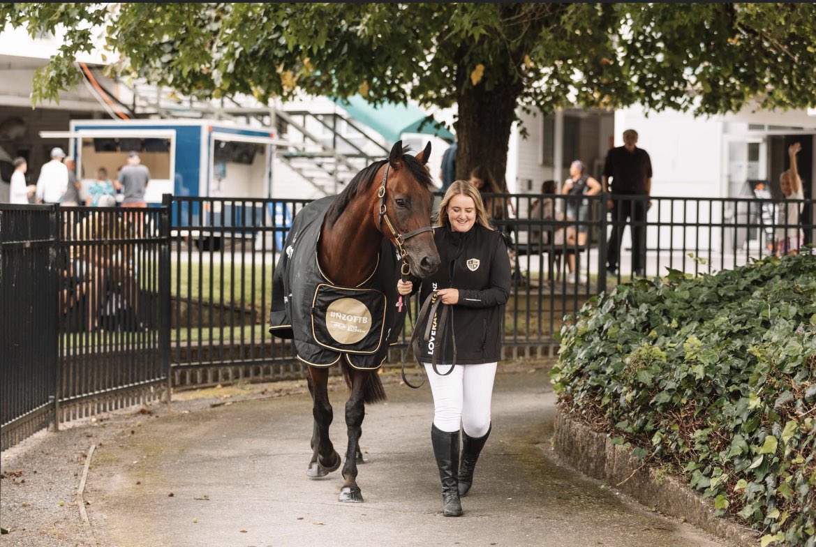 OaksStud's tweet image. A few things to catch up on here! But firstly, Legends Day! What an absolutely fantastic day! We were proud to have living legends, Seachange, D B Pin &amp;amp; Catalyst on display amongst some other superstars! 🤩 
Thanks to all involved. A proud day for The Oaks Stud.