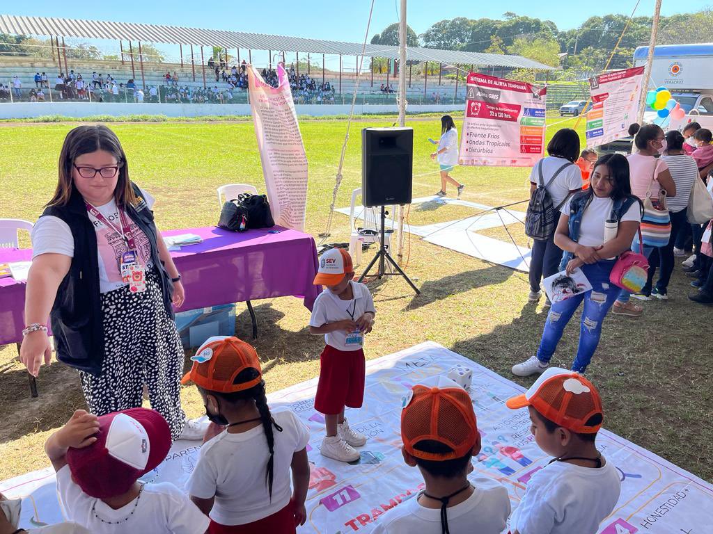 Ydlan's tweet photo. El #IVAI participa en la Macro Feria Infantil "Aprendo a Cuidarme"! ⛑️🦺 
Jugamos con la niñez para fomentar la protección de datos personales. 
Mañana de 9:00 a 17:00 hrs en la Unidad Deportiva de San Andrés Tuxtla. Asiste. #Veracruz https://t.co/Co9jGvwInH