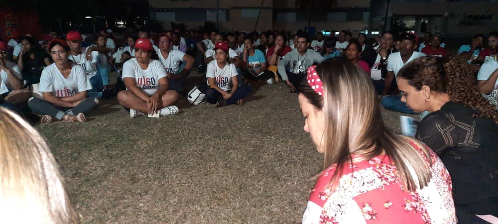 AylinAlvarezG's tweet photo. Ya estamos en #Camagüey. Cae la noche y con sus dirigentes juveniles intercambiamos sobre la Estrategia para fortalecer el papel integral de la @UJCdeCuba en el presente y el futuro del país. #Cuba @MeyvisEstevezE @DiazCanelB @DrRobertoMOjeda https://t.co/MAElI70bf5