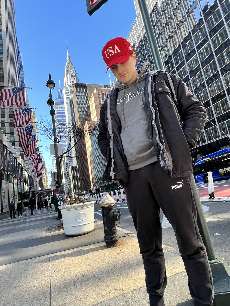 SoTeeko's tweet photo. Fun with the one ❤️
#InNewYork https://t.co/miGfIGuNkm