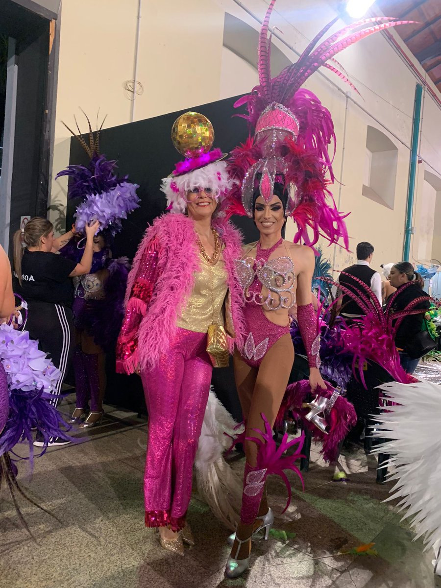 Maravillosa final también la del concurso de comparsas del #CarnavalLPGC celebrada ayer en el Parque de Santa Catalina. 

¡No olvides tu disfraz que estamos en #Carnaval!