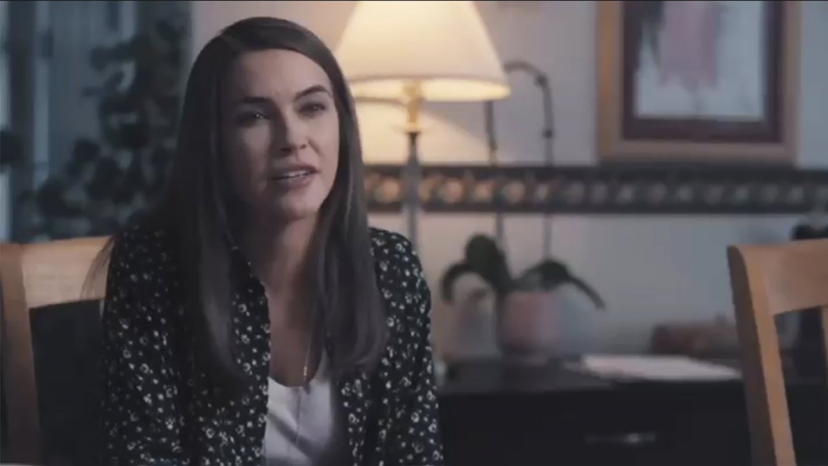 LifetimeUncork's tweet photo. Brown hair, do care! CHRISHELL is in a Lifetime movie??!!
A Rose for Her Grave 8/7c on #lifetime
#aroseforhergrave #chrishellstause #randyroth #lifetimemovies https://t.co/uXbolHFiJd