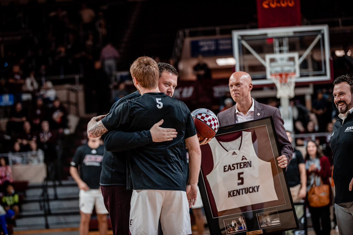 Huge shoutout to our seniors for the hard work they have done for our program! 👏