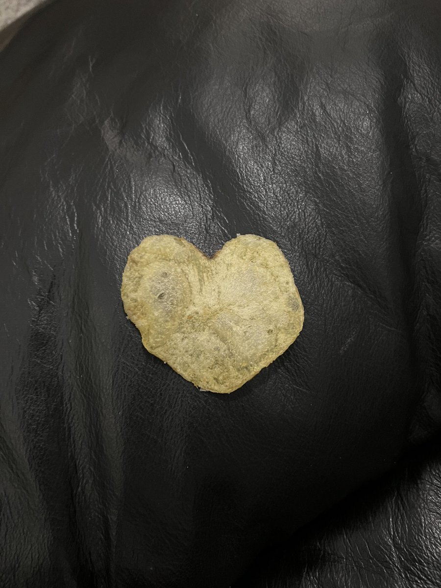 ellensear's tweet photo. @walkers_crisps #lovefromwalkers https://t.co/zNGODuIWC5