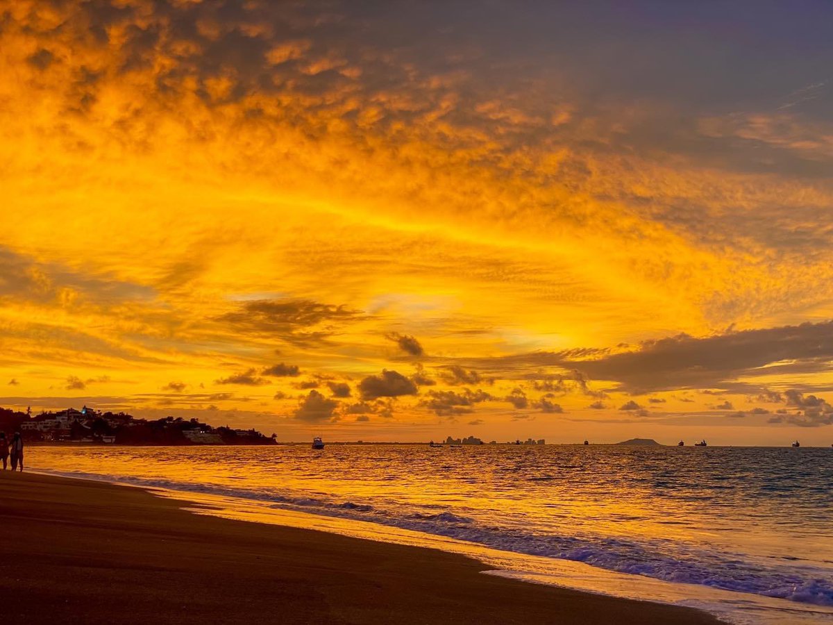 SantaElenaEc's tweet photo. Atardecer en Punta Blanca 
📸 El Vocero. https://t.co/02NlzShq4A