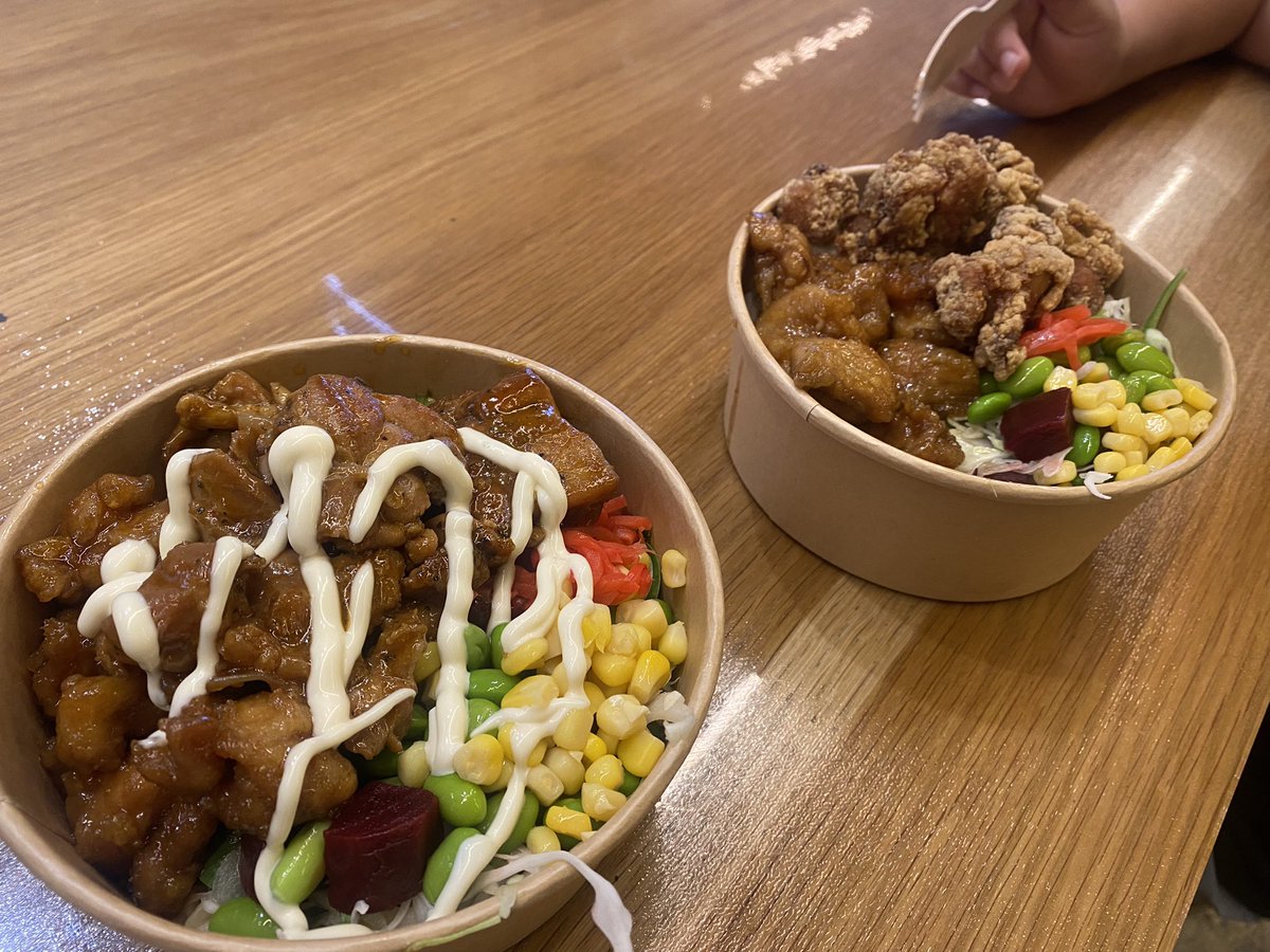 marugotonz's tweet photo. 寿司も迷いつつ、肉食男子の希望によりランチはチキン丼になりました。#ニュージーランド #クライストチャーチ https://t.co/d1vHg1Na7s