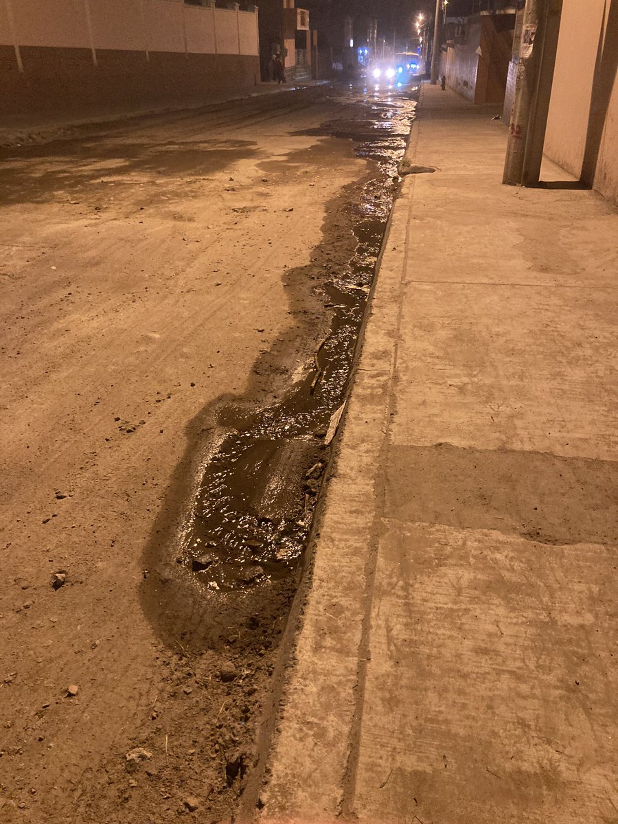 JoseMora84's tweet photo. @aguadequito Sres se está perdiendo mucha agua potable en la Gaspar de Carvajal por una tubería rota a la altura del conjunto portal de tumbaco 1, S3-05. Tumbaco. https://t.co/op3D5lb4l7