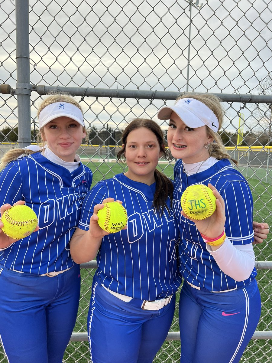 Todays goal : waking up our bats and we are waking up. 💣 Squad! JR Zaidyn Streeter, SO Baylee Jones, JR Kyndal Lay.  Next game is Tuesday at Crowley High School JV 5 Varsity 7