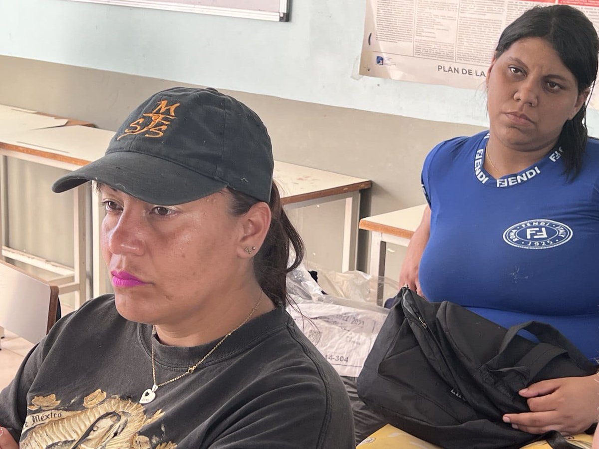 gabycomunas's tweet photo. #Hoy estuvimos con vocerxs de la Comuna Soberana del Poder Popular en La Dolorita, en un intercambio de ideas a propósito de la Consulta Pública para la reforma de la Ley Orgánica de Contraloría Social. 

#ParlamentarismoDeCalle https://t.co/zUwelb6pel