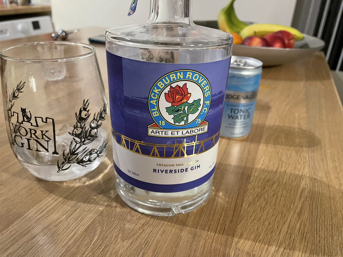 s_parso's tweet photo. I’ll try anything once @RiversideGin that’ll do 😎 https://t.co/WiQX0TaGFP