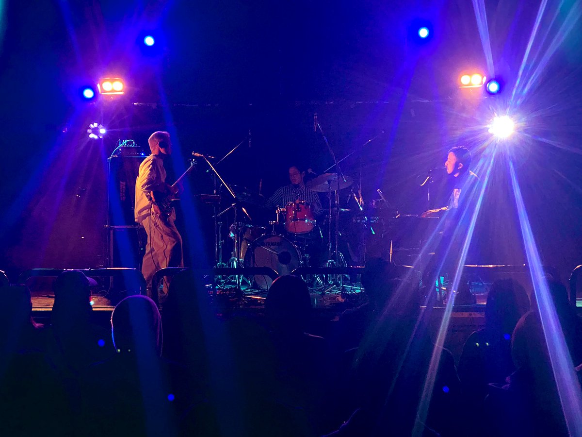 とても素敵なセトリだったようで…( ；∀；)
一晩明けましたが大してショックは癒えてませんが…( ；∀；)
このセトリで楽しんだ人たちが居てよかったよかったと…自分で思い込み言い聞かせる修行中です…( ；∀；)
Emiさんはスケボーマンも演ったらしいじゃないですか…へぇ…( ；∀；) 