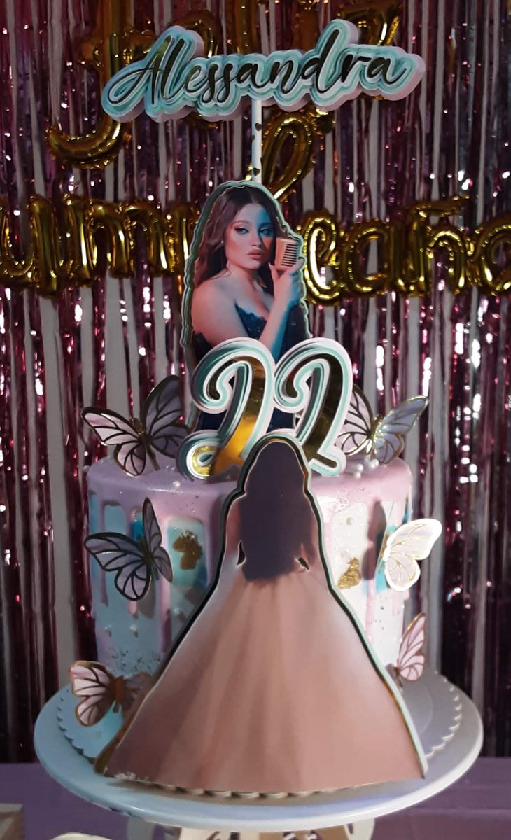 inefablekarols's tweet photo. Mi cumpleaños #22 con la temática de #MiedoDeSentir ❤️‍🩹

@karolsevilla https://t.co/YZa1l3Pdbi