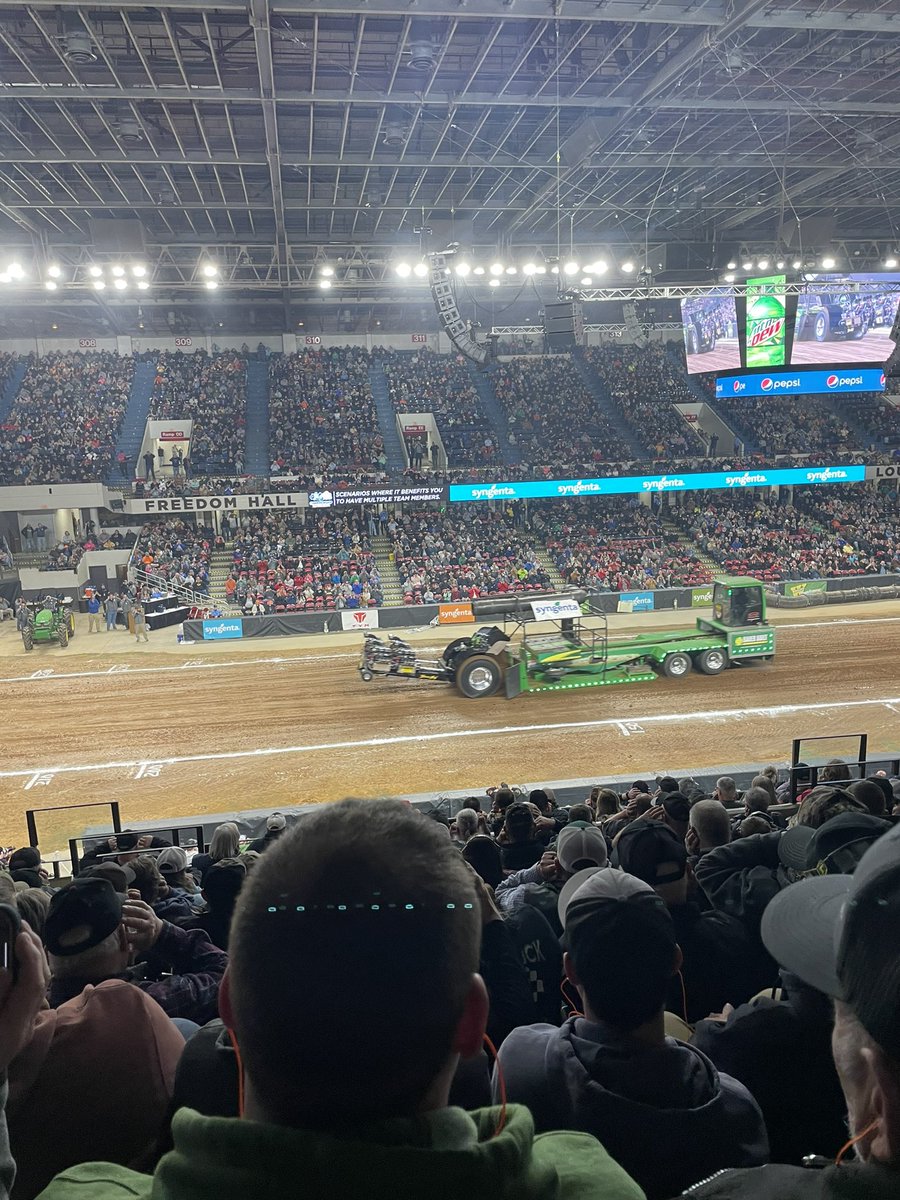 bdwagr's tweet photo. @SyngentaUS #CruiserMaxxAPX #NFMS SEC 336 Row M 109-112 https://t.co/KJO3gJSBpx