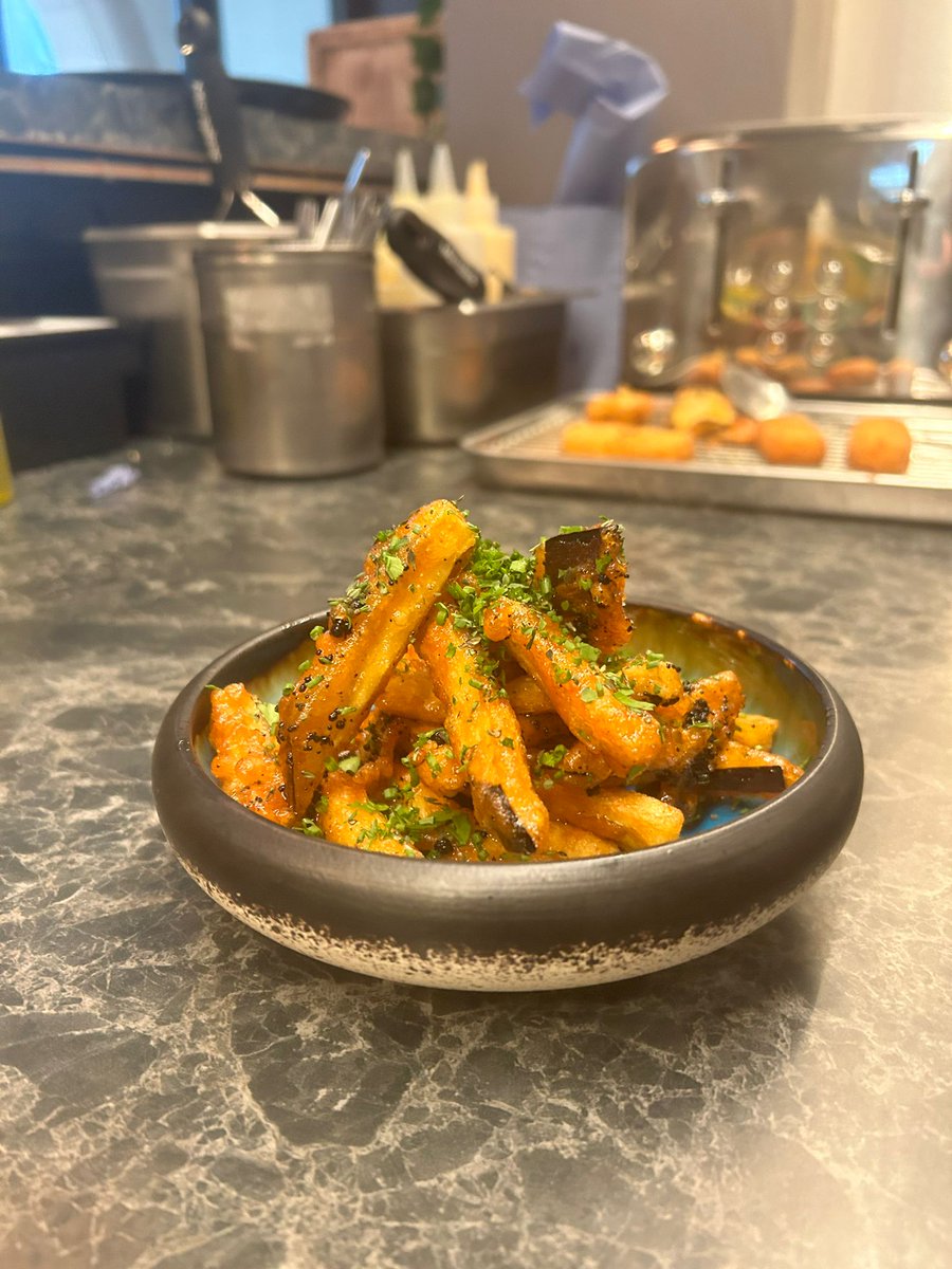 BrumHour's tweet photo. Plates by Purnell's opens in central Birmingham

Read more about @yummy_brummie's new venue on #BrumHour's website:
https://t.co/PCA0IMIcuI
#Birmingham https://t.co/6lhM39jCXc