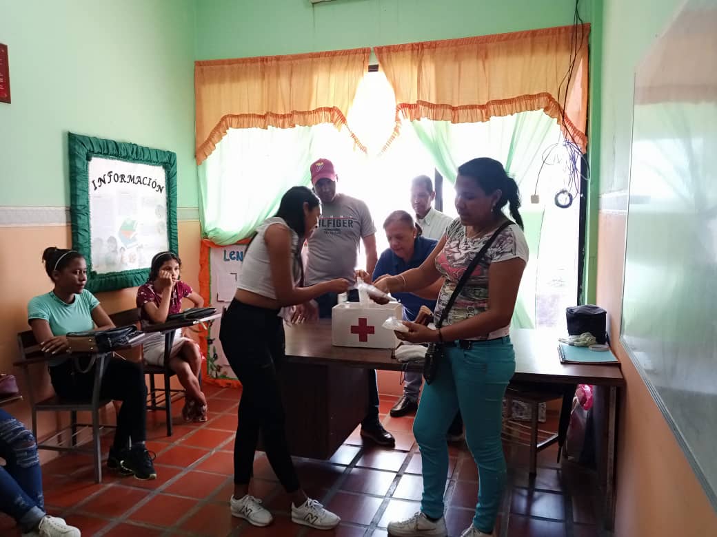 JessBritoJr1's tweet photo. Triunfadores del Trayecto Inicial / fin de semana de Educación, Distribución y Logística,  entregaron a la Misión Sucre #Caripito,  una Cruz Roja, como proyecto final de la unidad Curricular Protección Civil y Administración de Desastres. @ErnestoLunaPsuv @OmarPSUV_ @dcabellor https://t.co/TeAIEHNXyv