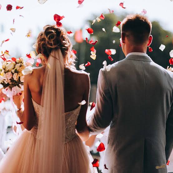tang__kira's tweet photo. Di Korea Selatan, makin banyak yang gamau nikah

Dari data statistik hanya 22 persen wanita  yang bilang nikah itu penting

Hanya 37% dari pria yang bilang nikah itu penting

Begitu juga dengan selebritis yang banyak speak up kalau mereka ga mau nikah

Tapi. (Biar clickbait) https://t.co/mfktGvIO7j