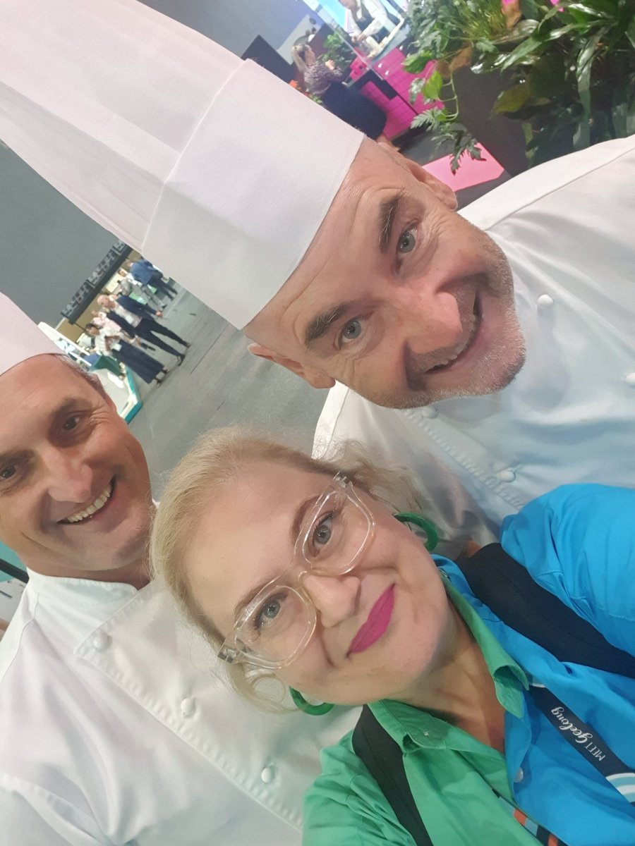 EvePropper's tweet image. #PathUpdate2023 @PathologyRCPA ...looking at you 👊🏼 😉 @MCEC only 5 💤 until the brilliant scientific program &amp;amp; culinary experience with these brilliant Chefs!