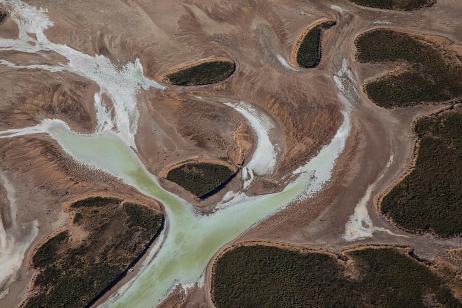 🌅 'Ubiquity 1' is an aerial photograph of Pilbara landscape Western Australia.

🚁 over Port Hedland, in the Pilbara, Western Australia - aerial series of photographs for my on-going project 'Beyond - Above Western Australia', 
🛒 Online shop: martineperret.shop/products/ubiqu…
#pilbara