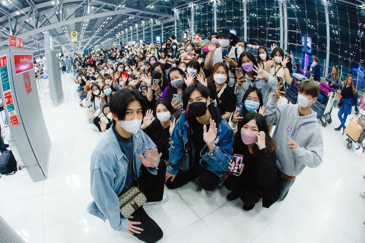 GMMTV's tweet photo. ขอบคุณทุกคนที่มาส่งวันนี้นะครับ
Let’s go to Phnom Penh ✈️🥰

#PondPhuwinreadyforPP
#PondPhuwinFMinPP 
#GMMTV https://t.co/hRmlfwwJo4