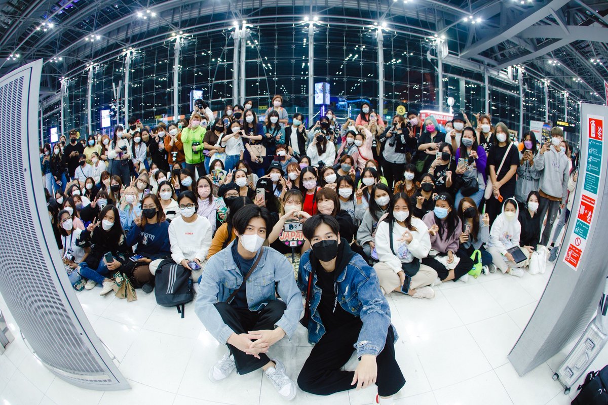 GMMTV's tweet photo. ขอบคุณทุกคนที่มาส่งวันนี้นะครับ
Let’s go to Phnom Penh ✈️🥰

#PondPhuwinreadyforPP
#PondPhuwinFMinPP 
#GMMTV https://t.co/hRmlfwwJo4