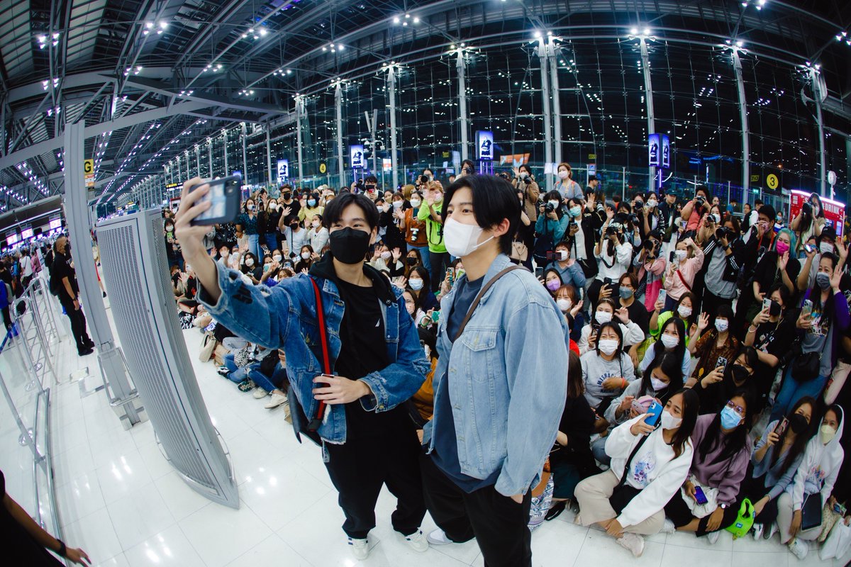 GMMTV's tweet photo. ขอบคุณทุกคนที่มาส่งวันนี้นะครับ
Let’s go to Phnom Penh ✈️🥰

#PondPhuwinreadyforPP
#PondPhuwinFMinPP 
#GMMTV https://t.co/hRmlfwwJo4