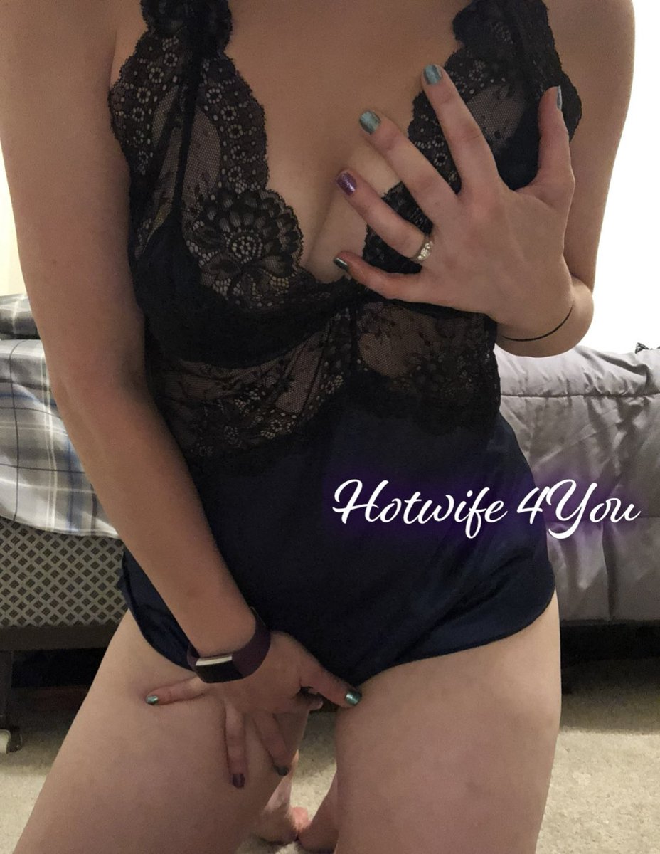 RaleighCouple's tweet photo. Happy Saturday! Feeling playful…who wants to play? https://t.co/ZjJfLWPY8X https://t.co/nGWE09sDAz
