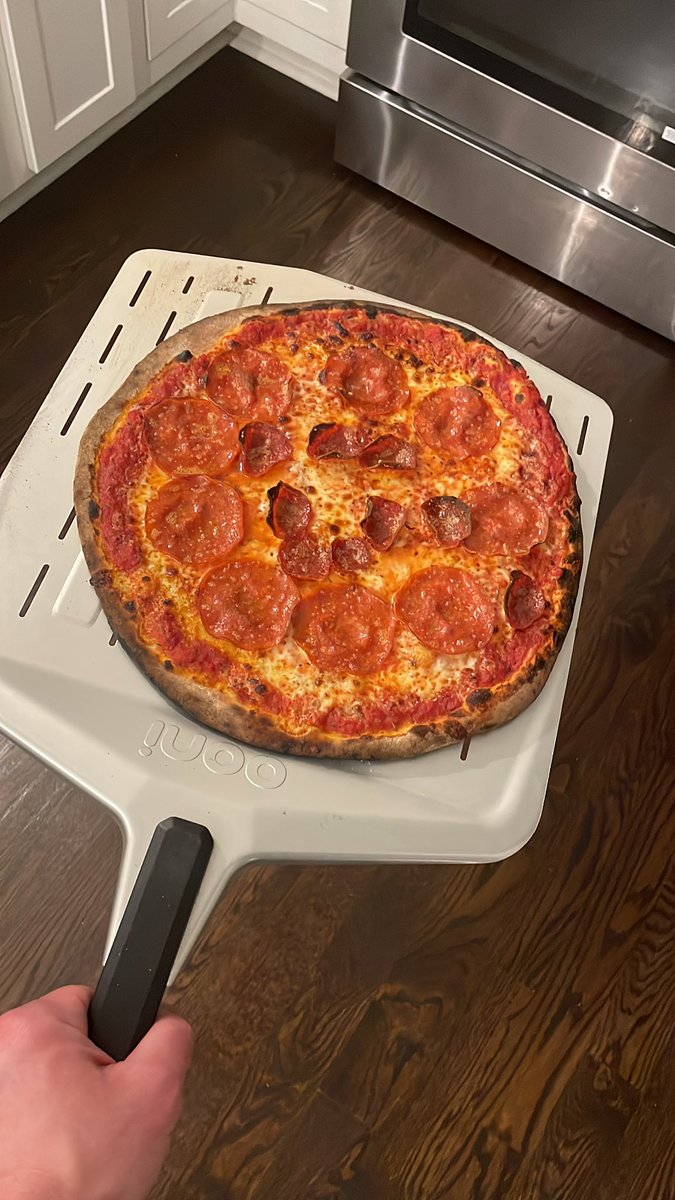 StephenArchut's tweet photo. Definitely one of my best #pizzas yet thanks to @OoniHQ and @kingarthurflour https://t.co/Qng1DyUOsj