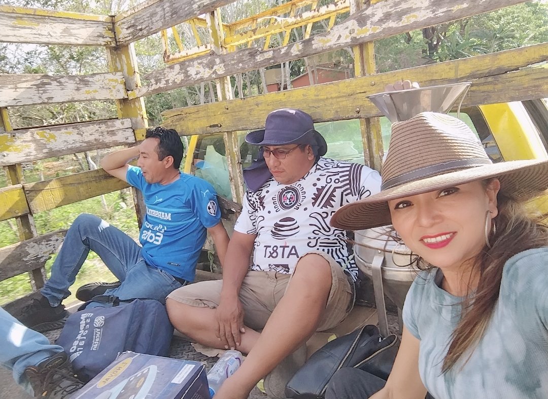 ClaudiaSR26's tweet photo. Apoyo en campo en análisis organoleptico a productores de Puerto Arturo, Jmm, Quintana Roo.
CA KILOMETRO 50 #PreciosdeGarangia segalmex https://t.co/lNVf1uMVP3