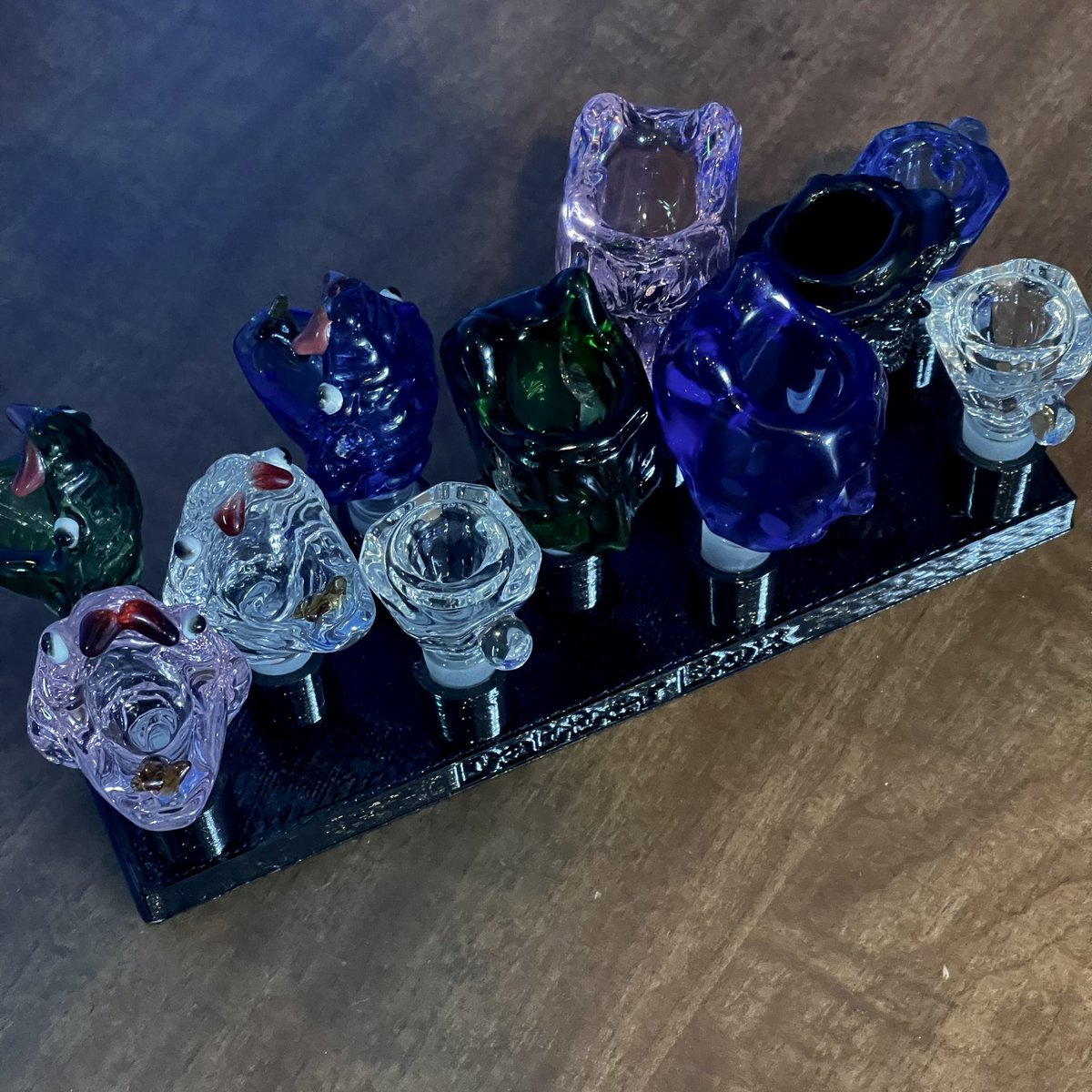 RisingCloudVape's tweet image. Wanting to upgrade to a new bowl come in  today to get your hands on a snake and even Batman as your bowl. #risingcloud #localsmokeshop #Pacificglass