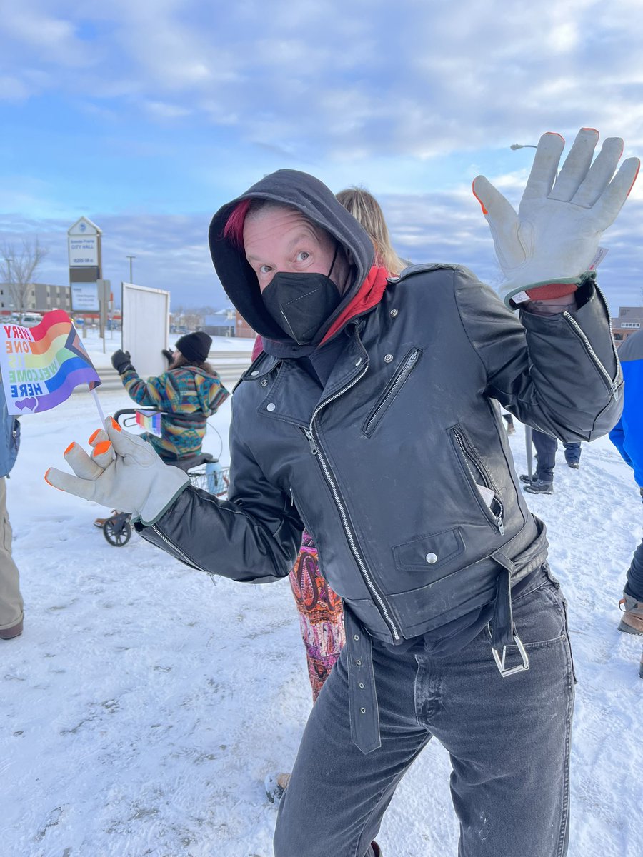 Great success at the Grande Prairie library today in defence of #dragstorytime ! The hatriots showed up but we greatly outnumbered them & got way more honks. Plus our side had all the fun! #grandeprairie #lovewins #freetoread