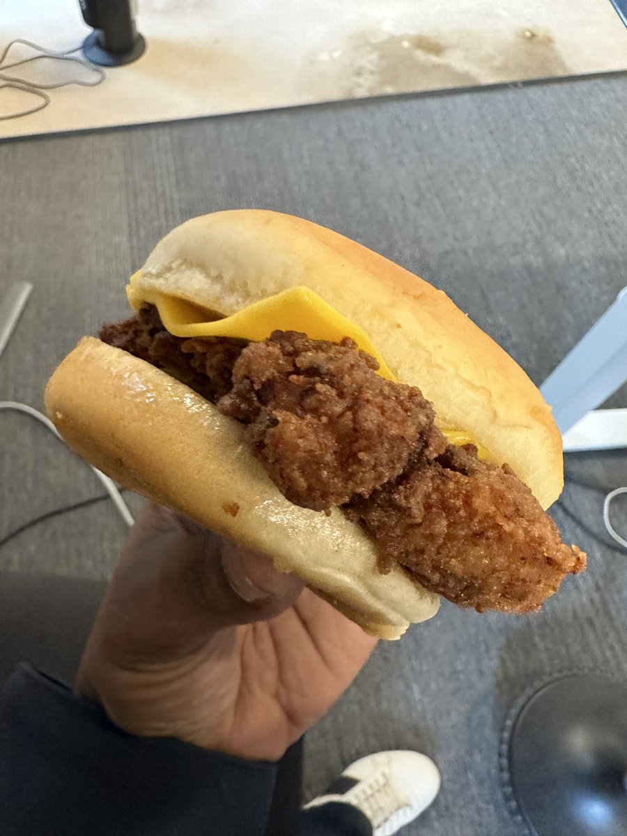 AlexMoore100's tweet photo. @ChickfilA you have a winner in the Cauliflower sandwich. It gives me a reason to order from you, otherwise as a non-meat eater, I keep driving. Hopefully it makes it to the standard menu! https://t.co/gCaeBm7IwN