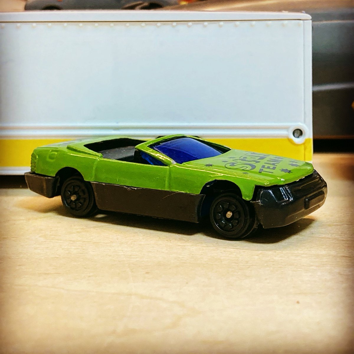 epao2006's tweet photo. ベンツな。ベンツ。 #toycar #cheaptoy #ミニカー #駄玩車 https://t.co/ztYbXIUzRC