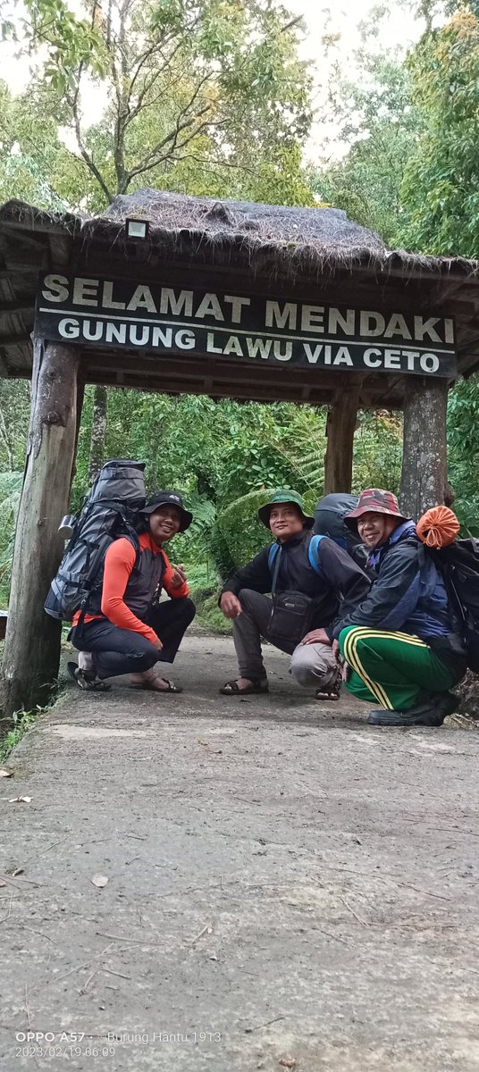 sugiyonokaren's tweet photo. @Kangjaill aku jalan dulu ya...
Next time kita jalan lg...
Jgn lupa teh @Stevaniehuangg
Di ajak...
#candiCeto
#gunungLawu
#masihsoalcinta https://t.co/uyT1lqmnww