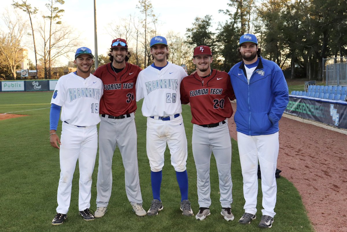 A bunch of former 🦅 !