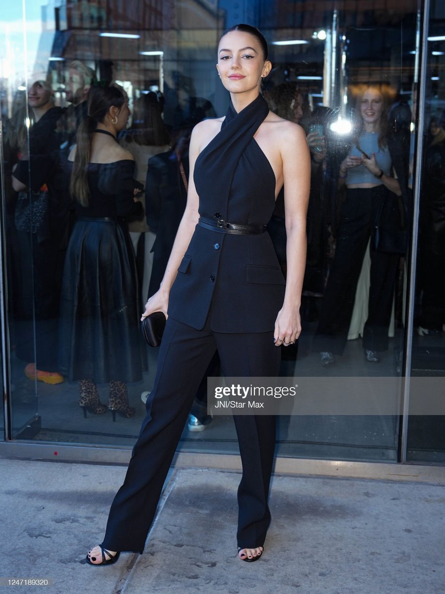 ehfilesmidia's tweet photo. 📸Ella Hunt wears black wrapped top outside Michael Kor New York Fashion Week in New York!

credits: gettyimages; https://t.co/Um2HMEMpGV