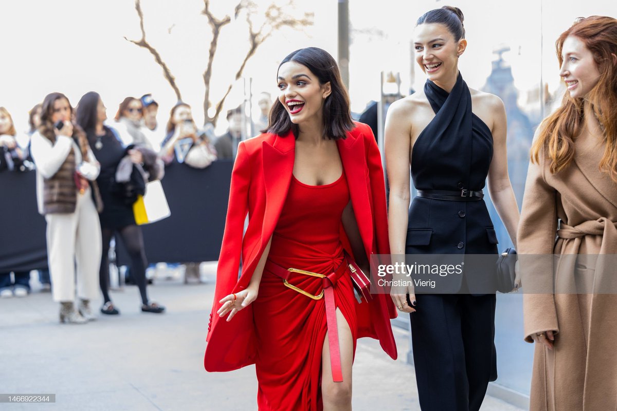 ehfilesmidia's tweet photo. 📸 Ella Hunt alongside her stylist Sarah Slutsky and Rachel Zegler outside Michael Kor New York Fashion Week in New York!

credits: gettyimages; https://t.co/qXeT9AIZRK