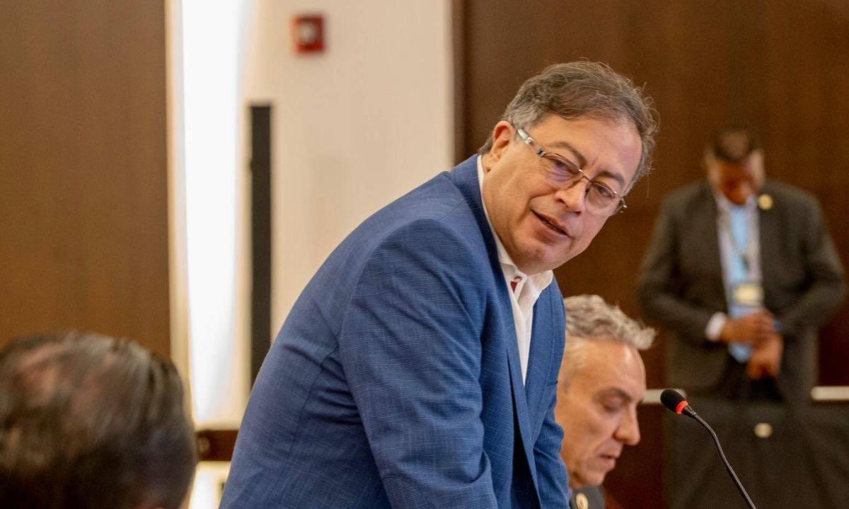 OrlvndoA's tweet image. 72 votos a favor, 29 en contra y 7 abstenciones del Congreso peruano para finalmente declarar persona non grata en Perú a Gustavo Petro.

Qué vergüenza para Colombia: por primera vez su presidente es persona non grata en un país extranjero democrático.

Qué bien por Perú.