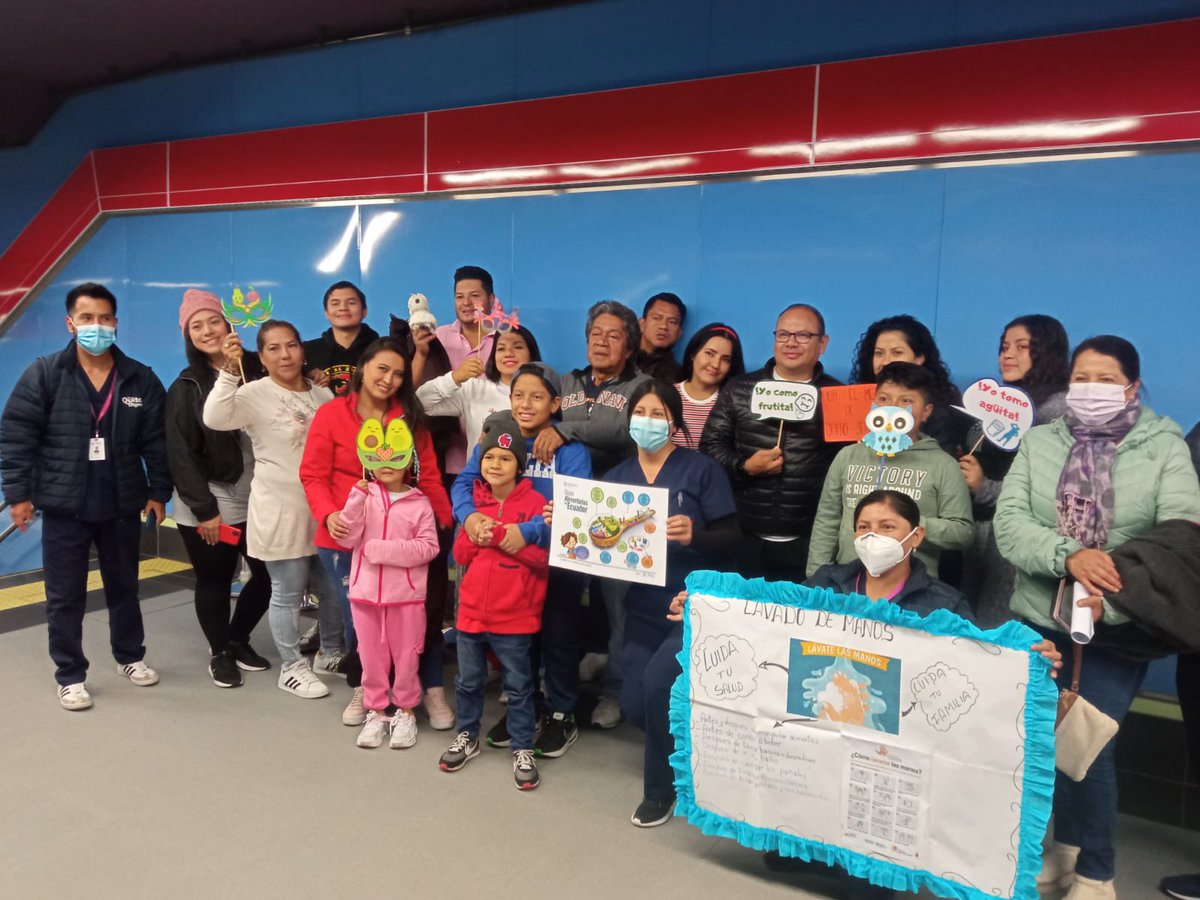 MetrodeQuito's tweet photo. #Ahora | #AlCentroEnMetro 🎊Vivamos juntos la fiesta 🥁de carnaval en familia. 👨🏻🧒🏻👩🏻🦱
Música, arte, cultura y negocios activos en el #CentroDeQuito 🎷💵
#ElMetroTeConecta con quienes amas,💓 https://t.co/jgyWsqiqpa