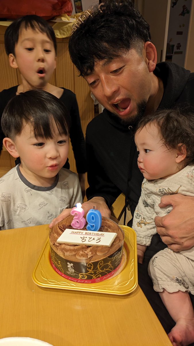 shigeo_02's tweet photo. チヒロおめでと。バッシュありがと〜リハビリがんばろ https://t.co/4I7lI2xQKA