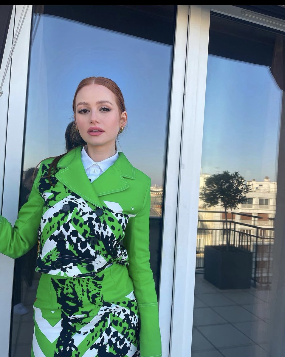 loreenjacb's tweet photo. je ne sais pas mais j’adore dior https://t.co/5WcgdJjxht