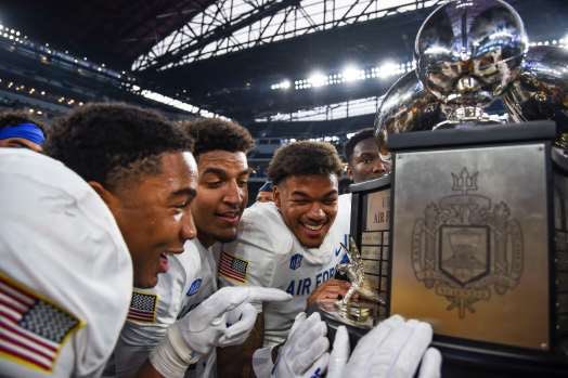 CoachWhit_UW's tweet photo. 🚨ALL 2024 RECRUITS🚨 If you want to be recruited by the Commander in Chief and Armed Forces Bowl Champions… then fill out the following questionnaire. #BoltBrotherhood  #FlyFightWin ⚡️🏆💍⚡️                                                           https://t.co/SIinbzvMji https://t.co/J7nxXk4Idj
