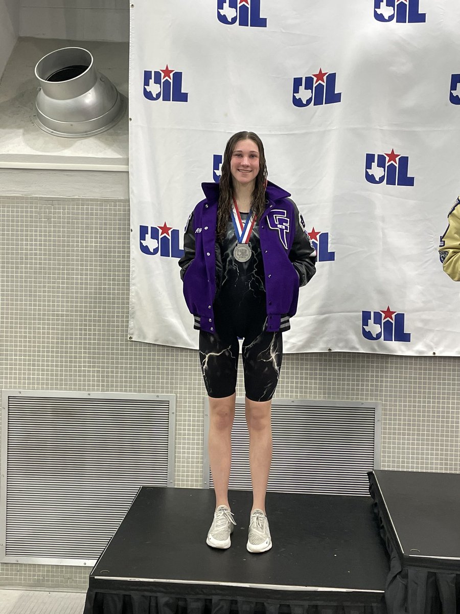 Congrats to Avery Dillon for finishing 2nd in the 500 free at STATE!