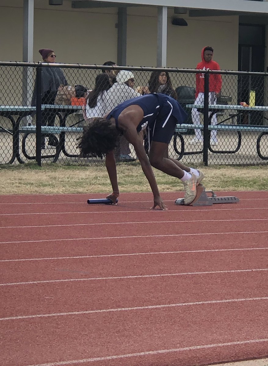 CyRidgeMensTF's tweet photo. Josiah, Darnell, and Triston point in individual events. Relays finish 2nd (800 SMR), 3rd (1000 SMR), 2nd (4x100), 3rd (4x200), 4th (4x400)!
#RidgeSpeed #HonorCourageTeam @CypressRidgeHS @CyRidgeRams https://t.co/QGBKVE3jOD