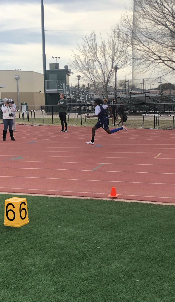CyRidgeMensTF's tweet photo. Josiah, Darnell, and Triston point in individual events. Relays finish 2nd (800 SMR), 3rd (1000 SMR), 2nd (4x100), 3rd (4x200), 4th (4x400)!
#RidgeSpeed #HonorCourageTeam @CypressRidgeHS @CyRidgeRams https://t.co/QGBKVE3jOD