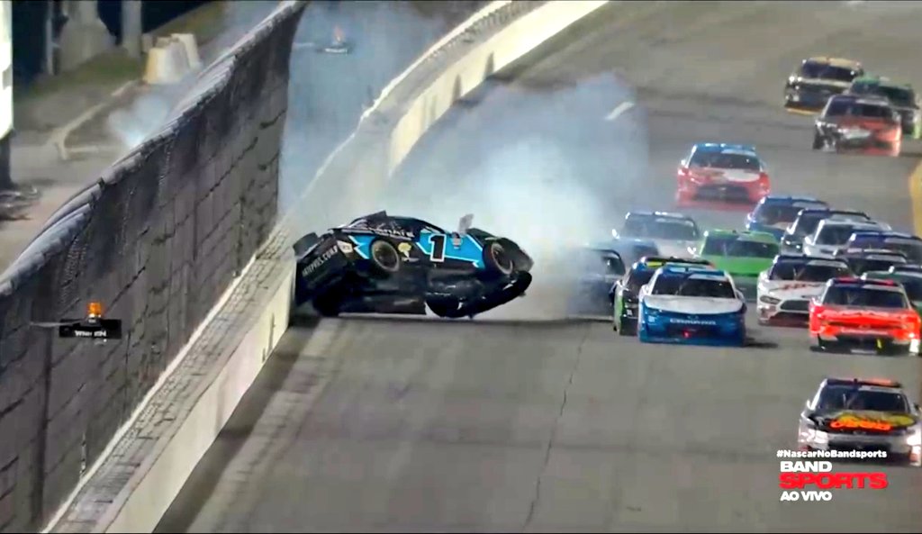 LuvaCoveiro's tweet photo. Aquele final de corrida tranquila que todo mundo já sabe na Nascar.

#NASCAR #NascarNoBandSports https://t.co/vCptA0XgZk