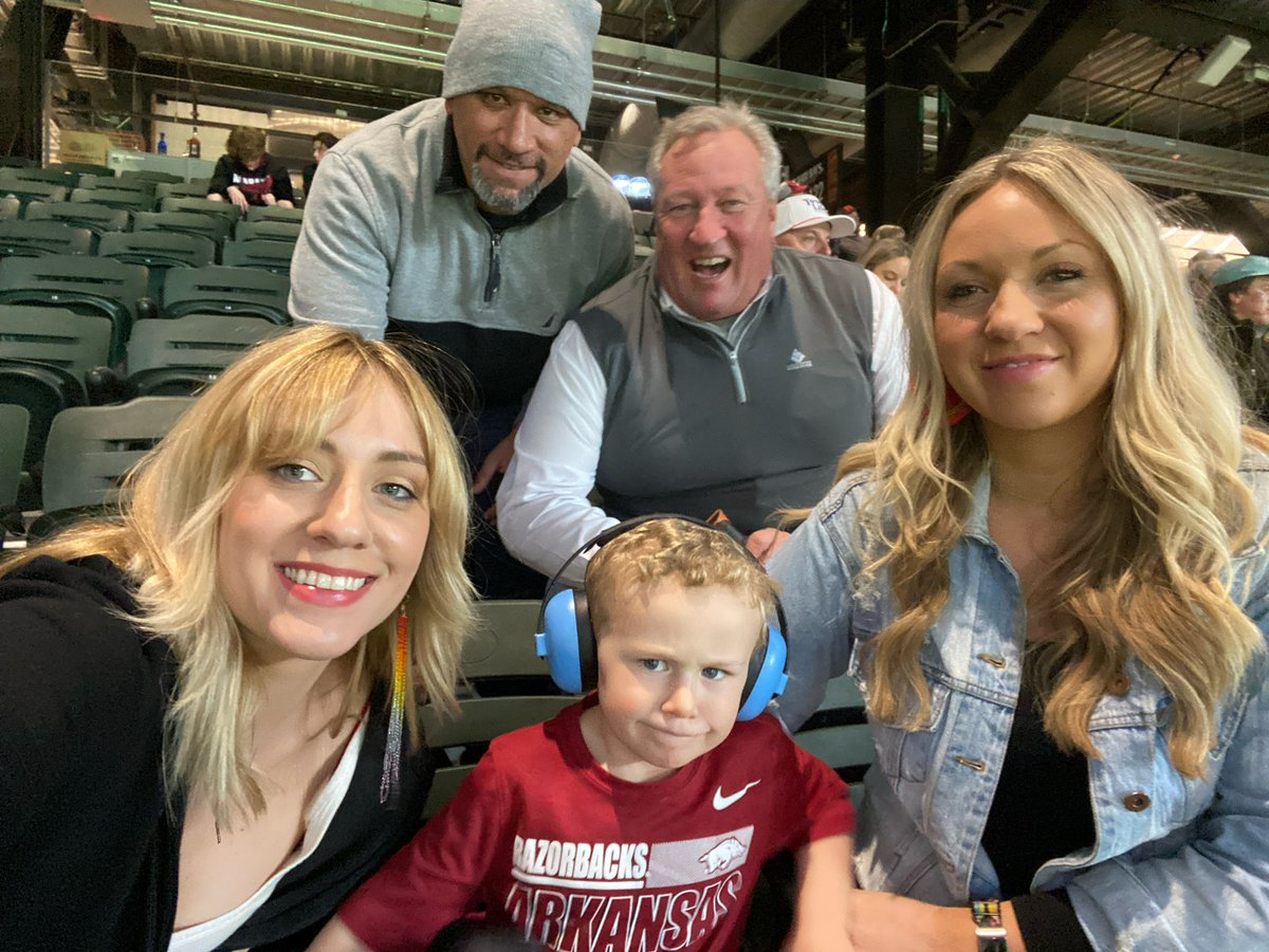 ConnellConnell's tweet image. 