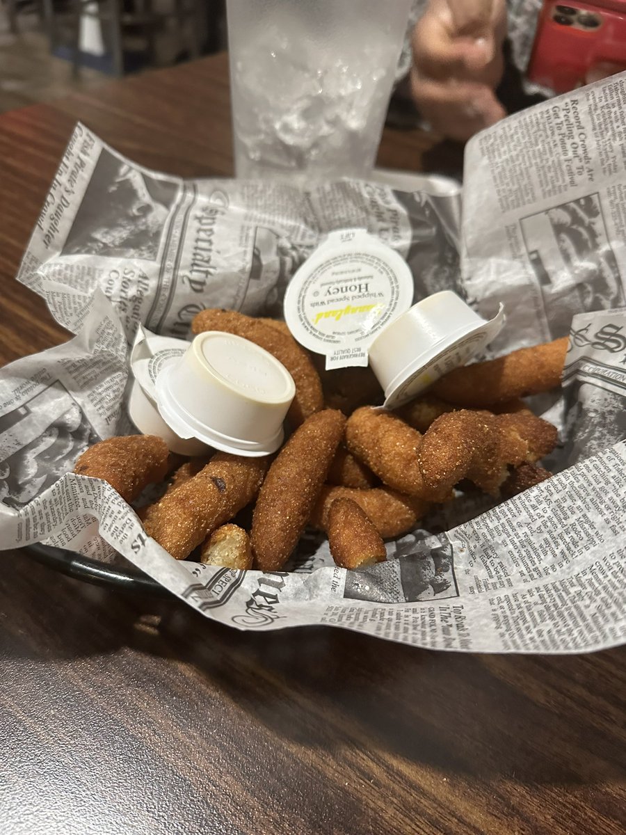 #hushpuppy alert… LouLou’s in Supply has supplanted (what used to be) the Net House as the best hushpuppy in Eastern NC.