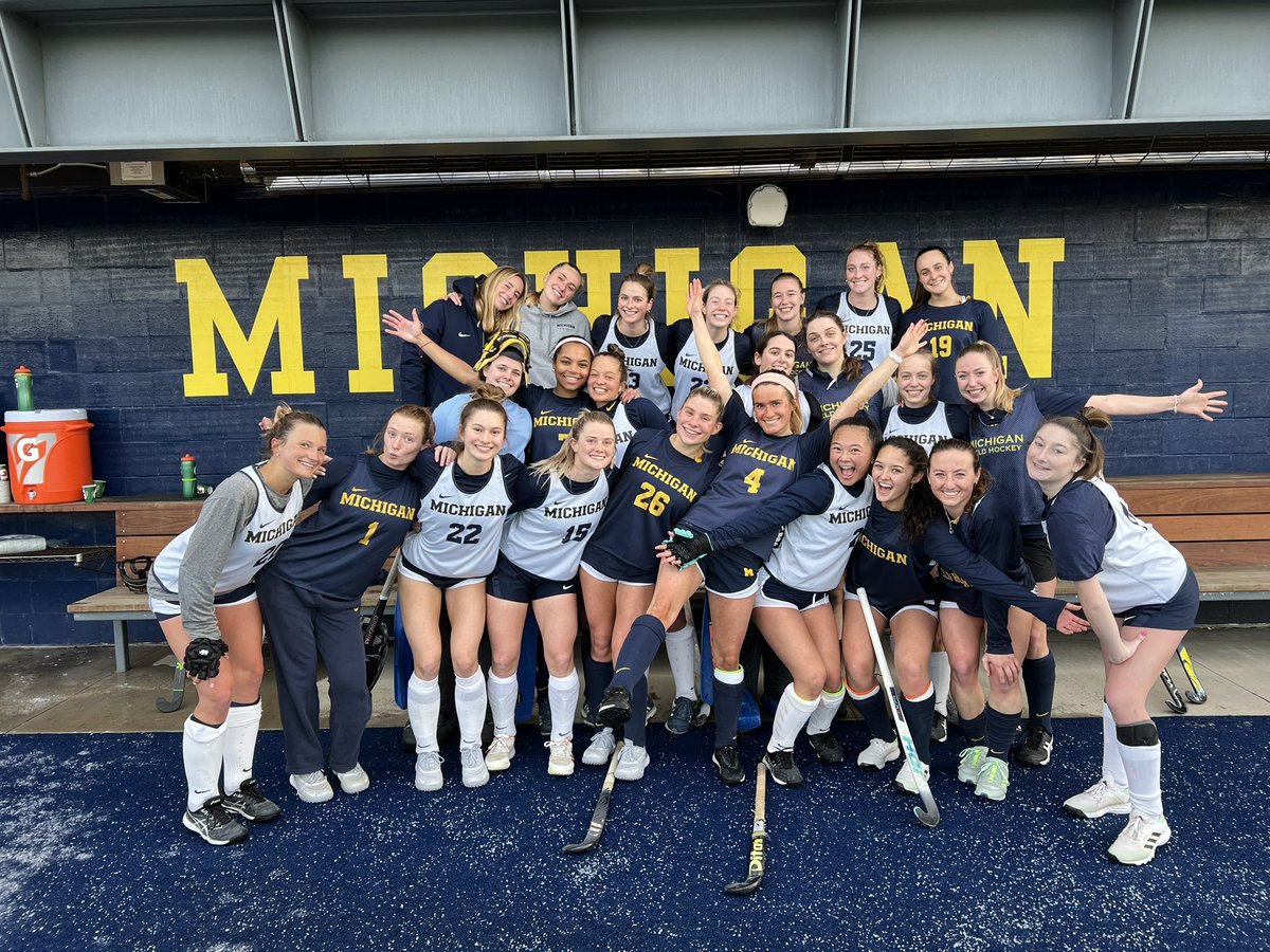 umichfldhockey's tweet photo. Back like they never left… mini reunion for today’s maize and blue game! 💙💛 #GoBlue https://t.co/M1asWeqfHL