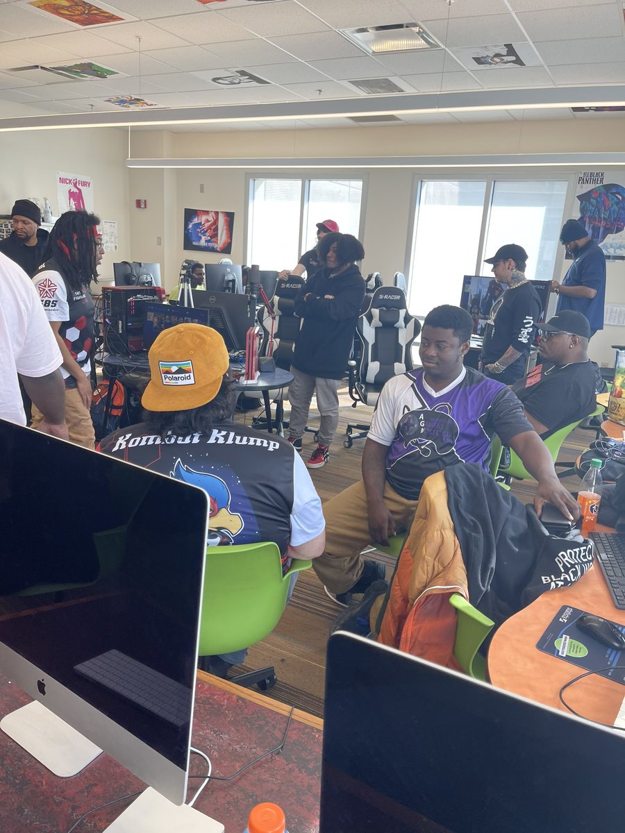 AGNostalgia1's tweet photo. Had a great time at the exhibition 5v5 against the @585fighterz! Shout to @dantonio585 and his crew for putting this together. Also shouts to Jeff and the Downtown Library for allowing us to have the event at their space! GGs everyone! #agn #585fighterz #esports #fgc #exhibition https://t.co/pRIyP5UFfb